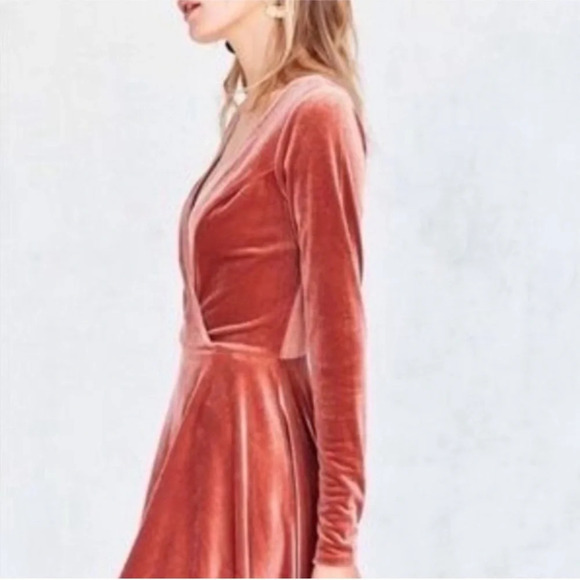 Urban Outfitters Kimchi Blue Iris Velvet Rust Long Sleeve Mini Dress Ext… - Picture 3 of 14